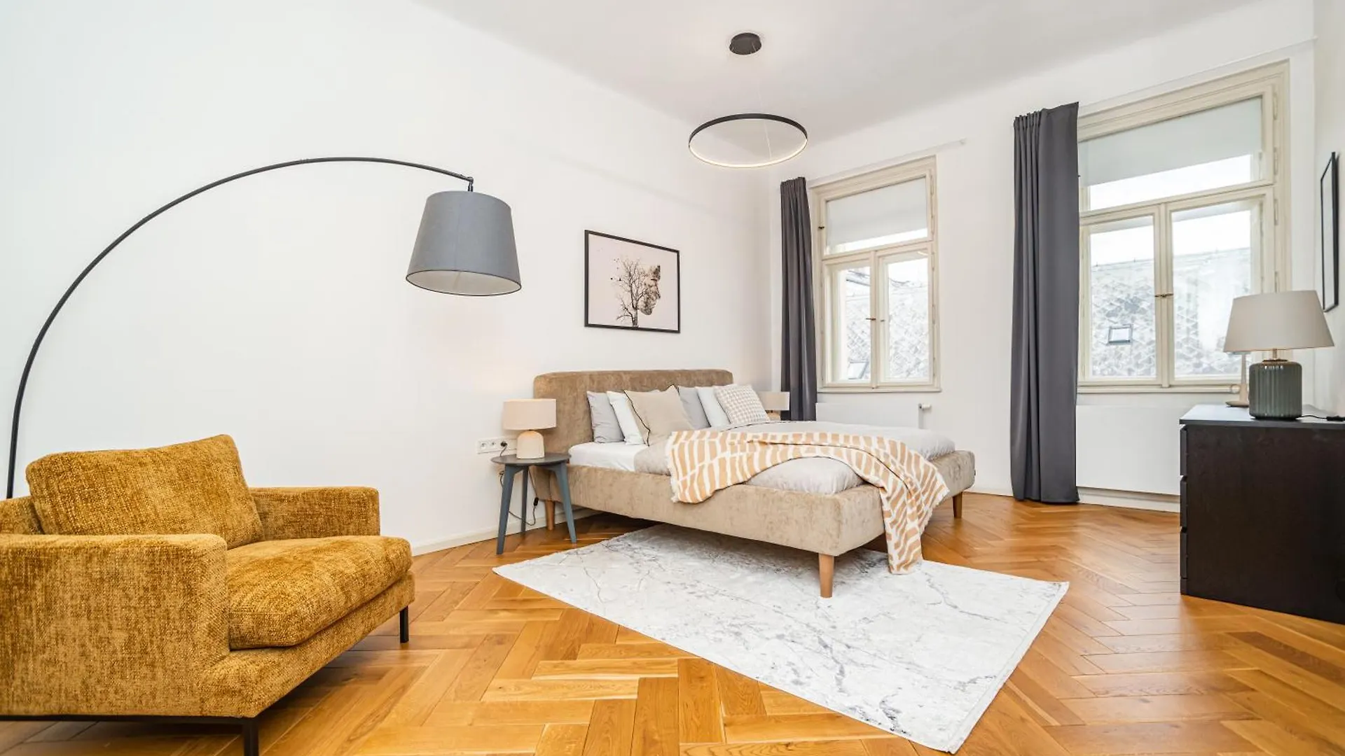 Luxurious 3Bed Very Spacious Apt In The Best Area Prague