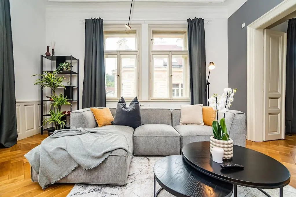Luxurious 3Bed Very Spacious Apt In The Best Area Prague Appartement