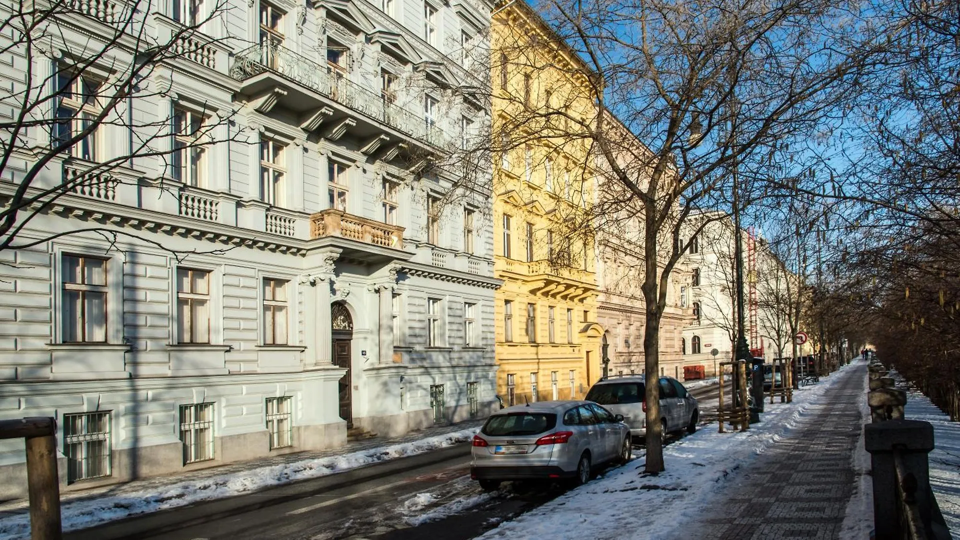 Luxurious 3Bed Very Spacious Apt In The Best Area Prague