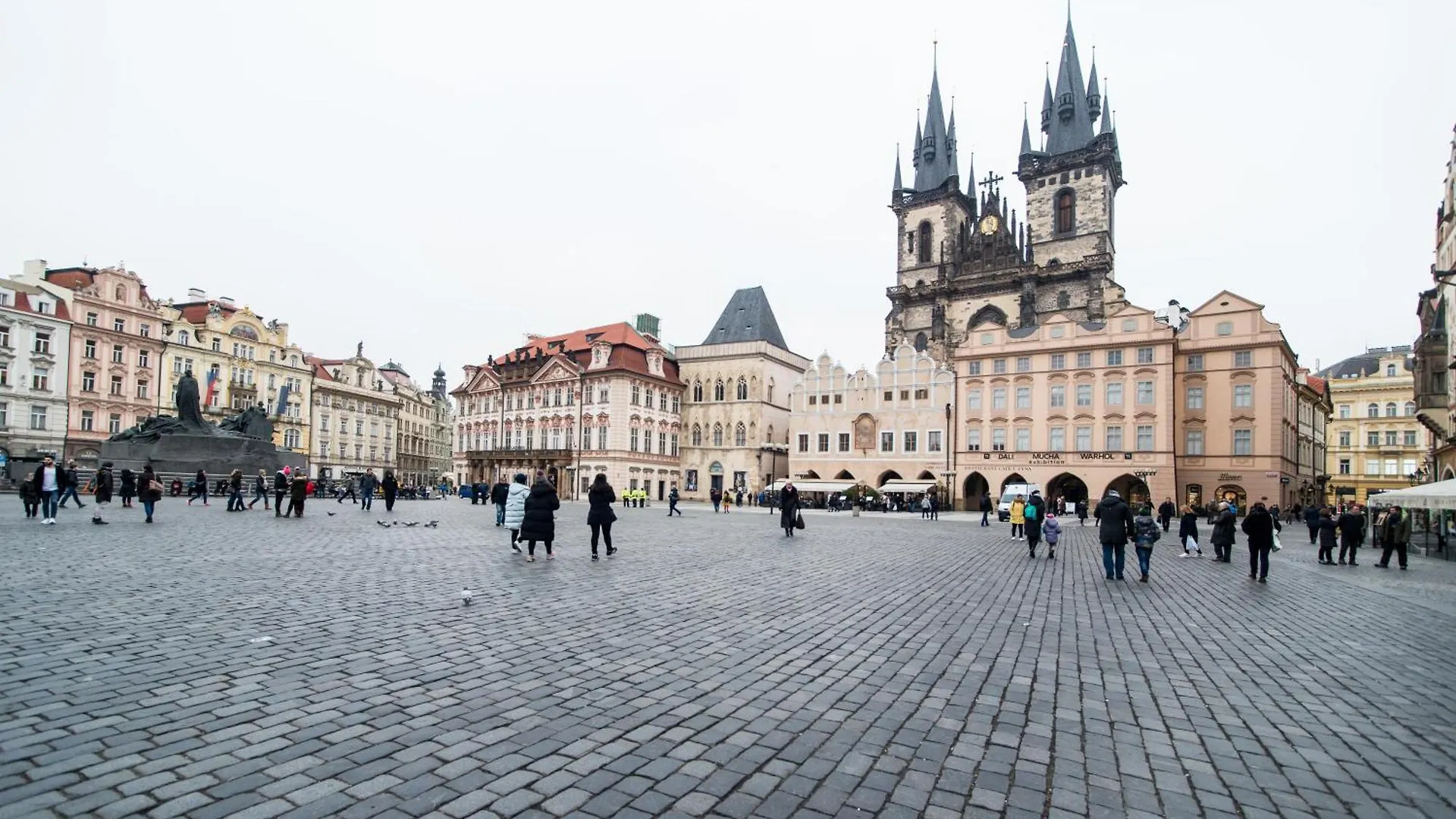 Luxurious 3Bed Very Spacious Apt In The Best Area Prague