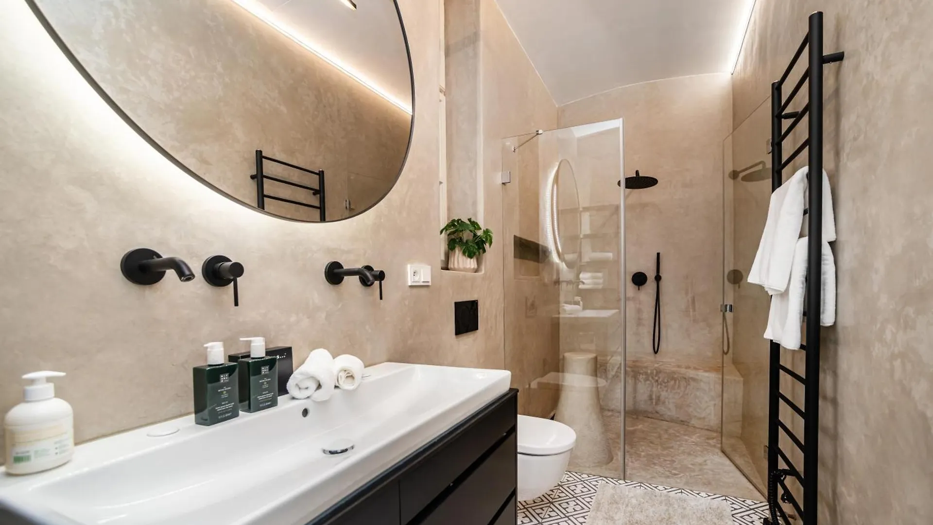 Appartement Luxurious 3Bed Very Spacious Apt In The Best Area Prague