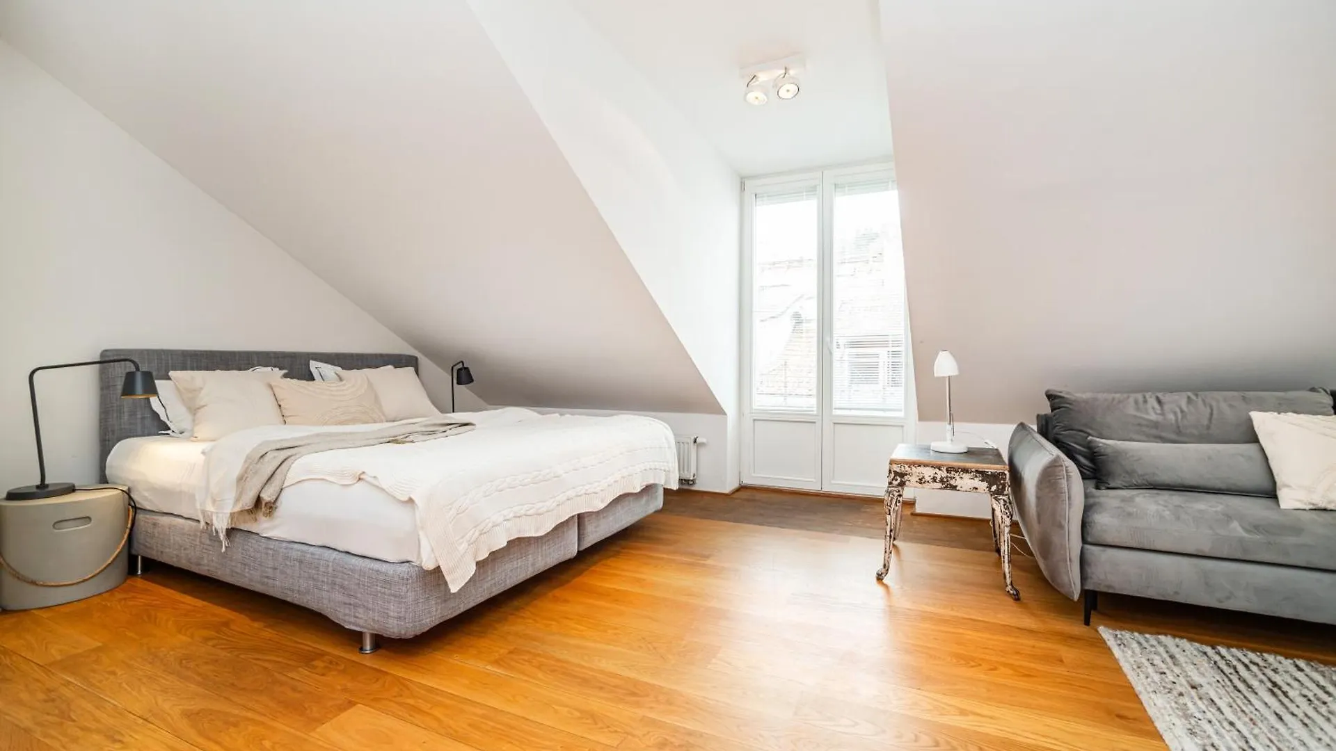 Luxurious 3Bed Very Spacious Apt In The Best Area Prague 0*,