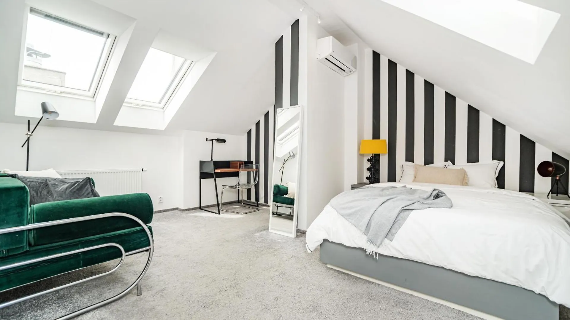 Luxurious 3Bed Very Spacious Apt In The Best Area Prague 0*,