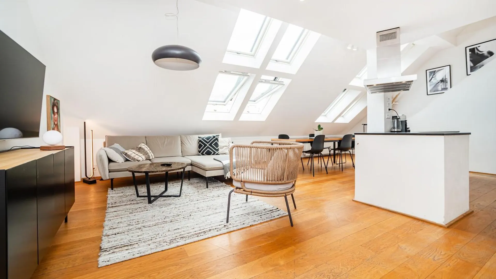 Luxurious 3Bed Very Spacious Apt In The Best Area Prague Appartement
