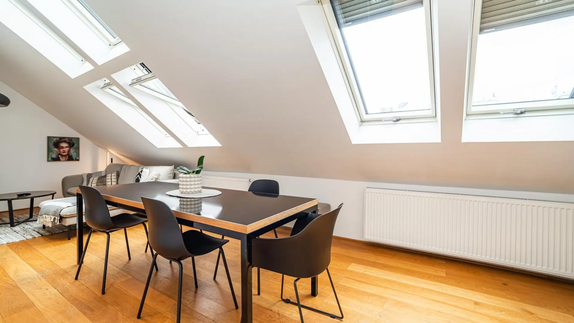 Contacts de Luxurious 3Bed Very Spacious Apt In The Best Area