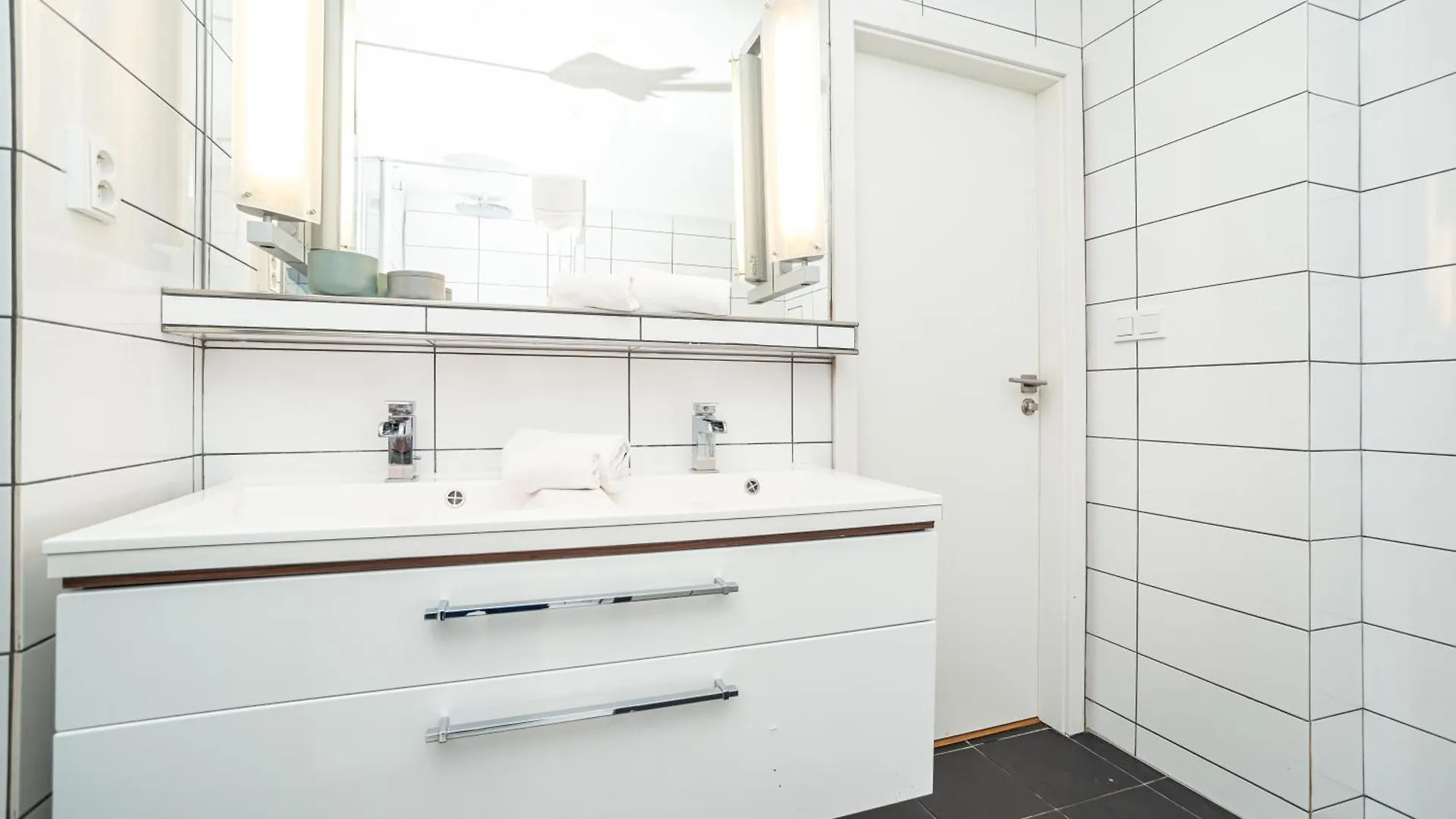 Luxurious 3Bed Very Spacious Apt In The Best Area Prague