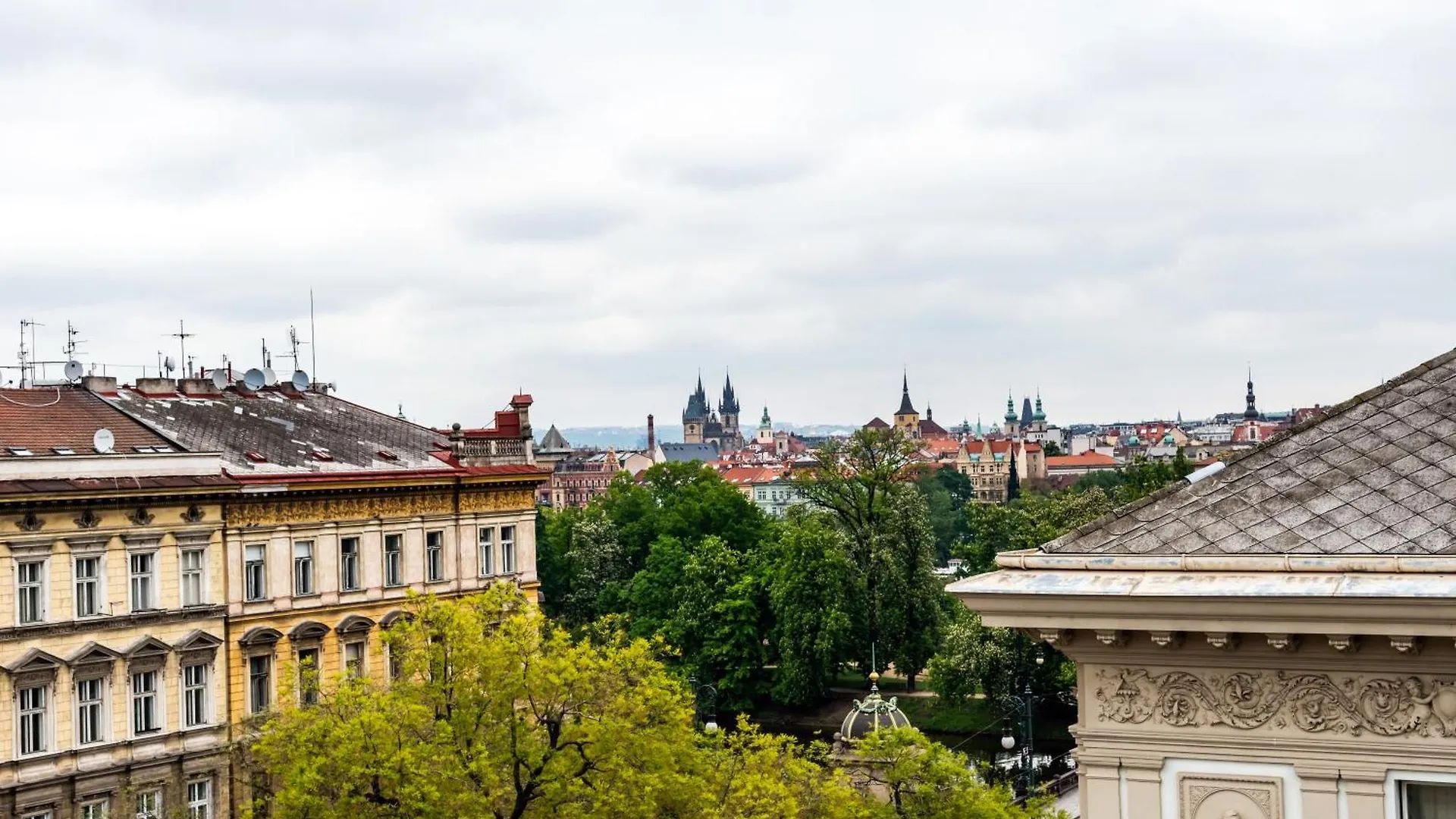 Luxurious 3Bed Very Spacious Apt In The Best Area Prague 0*,